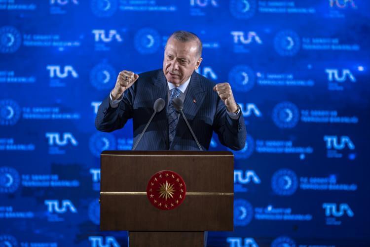 <p>Cumhurbaşkanı Erdoğan, Beştepe Millet Kongre ve Kültür Merkezi'nde, Uzay Ajansı tarafından hazırlanan ‘Milli Uzay Ajansı' Tanıtım Toplantısına katıldı. Erdoğan, Türkiye'nin 10 yıllık uzay hedefini 10 maddede açıkladı.</p>
<p> </p>
