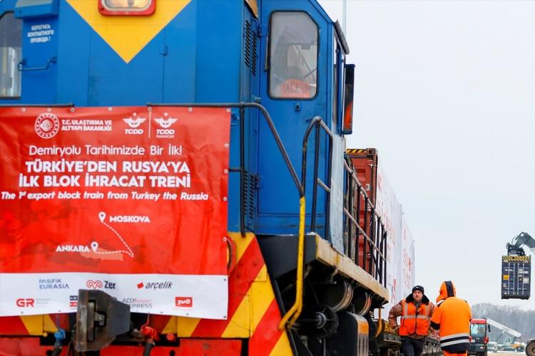 <p>Türkiye’de BEKO tarafından üretilen yaklaşık 4 bin beyaz eşyayı, toplam 15 vagona yüklenen 15 konteynerde Rusya’ya getiren tren için karşılama töreni düzenlendi. </p>

<p> </p>
