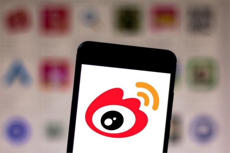 <p>Weibo</p>

<p>"Çin'in Twitter'ı" olarak isimlendirilen sosyal ağ sitesi Weibo, 511 milyon kullanıcı tarafından paylaşım amacıyla aktif olarak kullanılıyor.</p>
