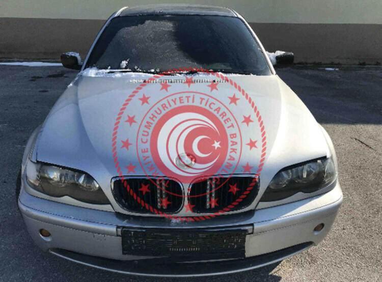 <p><strong>2005 model BMW 320D</strong> araç Ticaret Bakanlığı'nın internet sitesinde 100 bin liradan satışa çıkarıldı. Aracın ihale bitiş tarihi ise 22.02.2021 olarak belirlendi.</p>

<ul>
</ul>
