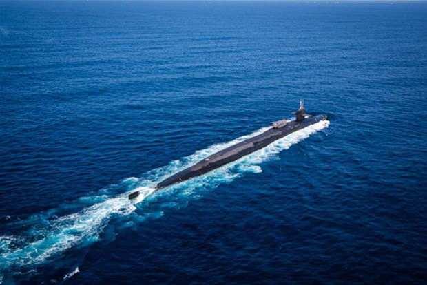 <p>İçine özel kuvvetler için bölüm yapıldı, daha küçük denizaltılar yerleştirildi. USS Ohio, 2007'den bu yana ABD'nin batı kıyısındaki Kitsap Deniz Üssü'nde görev yapıyordu ve sıklıkla Pasifik Okyanusu'ndaki ABD toprağı Guam Adası'na sevk ediliyordu.</p>
<p> </p>