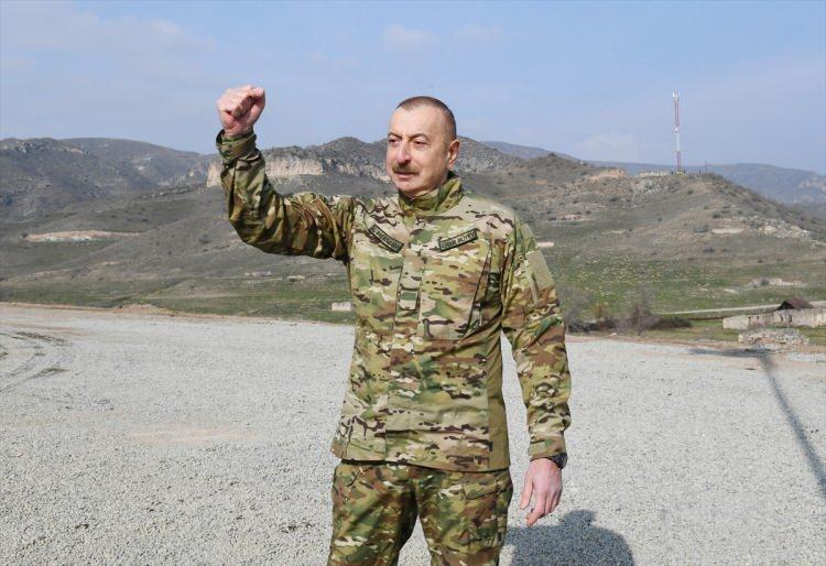 <p>Aliyev, "Akıllı Köy" projesini Zengilan'ın Ağalı köyü ile başlatacaklarını, imar edilecek ilk köyün de burası olacağını söyledi.</p>

<p> </p>
