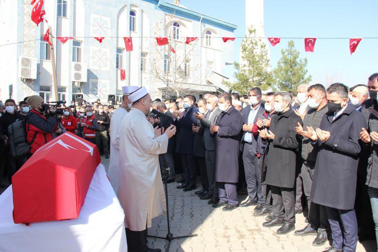 <p>Hamdi ve Medine çiftinin 6 çocuğundan biri olan Aydın Köse’nin bekar olduğu öğrenildi.</p>

<p>Cenaze namazına Adıyaman Valisi Mahmut Çuhadar, Adıyaman milletvekilleri Ahmet Aydın, İbrahim Halil Fırat, Muhammet Fatih Toprak, Yakup Taş başta olmak üzere çok sayıda kişi katıldı.</p>
