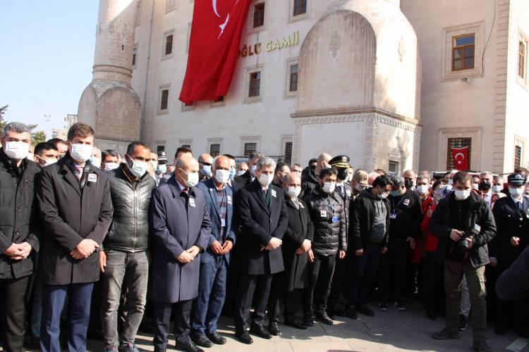 <p>Kaya, 2015’te İstanbul'da polis memuruyken Muş'ta kardeşinin düğün konvoyuyla memleketine döndüğü sırada Diyarbakır'ın Lice ilçesinde yol kesen teröristler tarafından kaçırılmıştı. </p>
