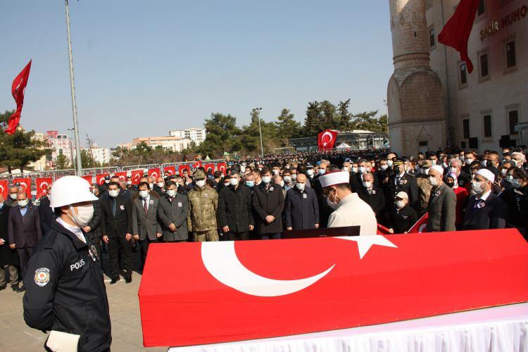 <p>Şehidin cenazesi yapılan törenin ardından Selen Kışlası Şehitliğine getirildi.<br />
 </p>
