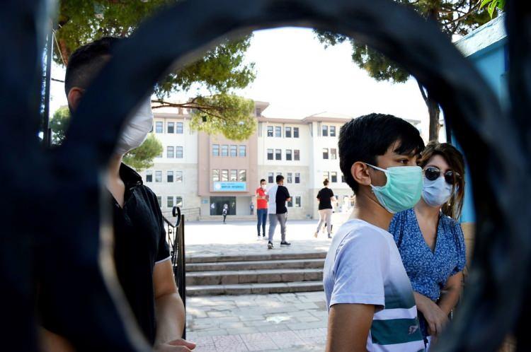 Son dakika: Ziya Sel&ccedil;uk a&ccedil;ıkladı! Liselerde y&uuml;z y&uuml;ze eğitimin detayları belli oldu!