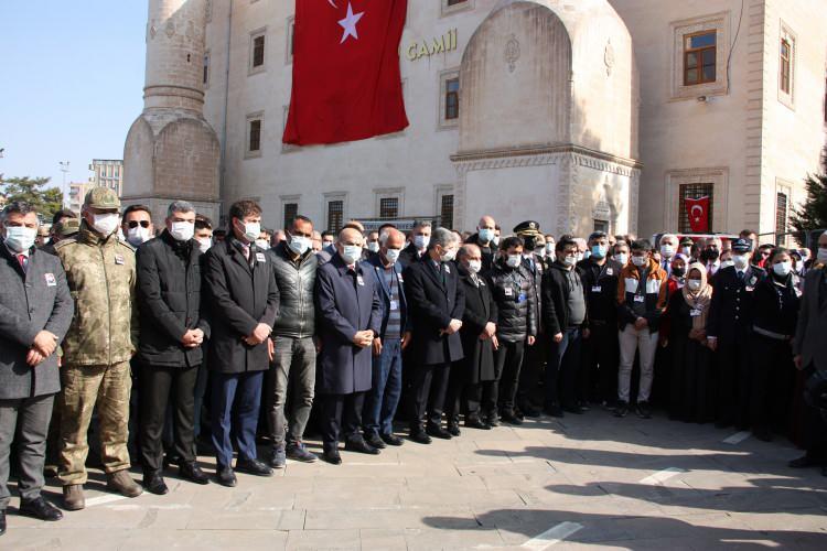 <p>Vedat Kaya’nın babası Şeyhmus Kaya, 3 Eylül 2019’de HDP Diyarbakır İl Başkanlığı önüne gelerek burada evlat nöbeti eylemine katılmıştı.</p>
