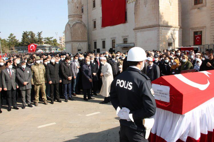 <p>Cenazelerin teslim edilmesinin ardından polis memuru Vedat Kaya’nın naaşı memleketi Mardin’e getirildi. </p>
