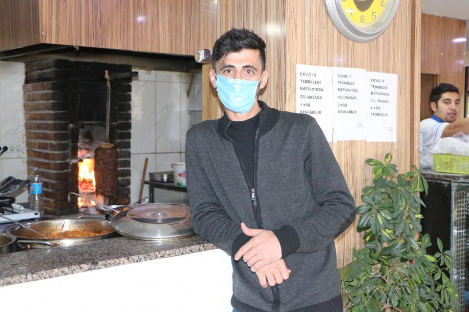 <p>İnşallah 1 Mart’tan sonra normalleşmeler başlayacak. Herkes rahat edecek, bir nefes alacak. Devlet bize ne derse onu yerine getireceğiz” diye konuştu. </p>

<p> </p>

