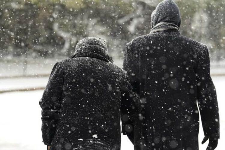 <p>- YAKLAŞIK 60 KİŞİ HAYATINI KAYBETTİ</p>
<p>Teksas başta olmak üzere birçok bölgeyi etkileyen şiddetli kar ve buzlanma, olumsuz durumların yaşanmasına neden olurken, aşırı soğuklar ve buna bağlı kazalar nedeniyle şu ana kadar yaklaşık 60 kişi hayatını kaybetti.</p>