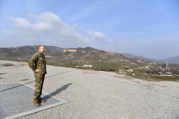 <p>Aliyev, işgalden kurtarılan bölgelerin tarım potansiyelinin büyük olduğunu, Ermenilerin işgal döneminde burada 90 bin hektar alana tahıl ektiğini dile getirdi. </p>
<p> </p>