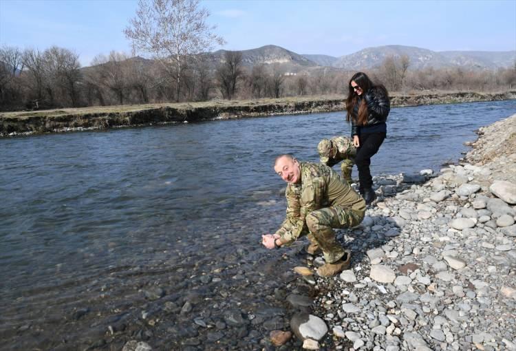 <p>Aliyev, yasa dışı iskanın da savaş suçu olduğunu vurgulayarak, "Düşman tüm bu savaş suçları nedeniyle hak ettiğini buldu. Uluslararası seviyede de hesap verecektir." dedi.</p>
<p> </p>