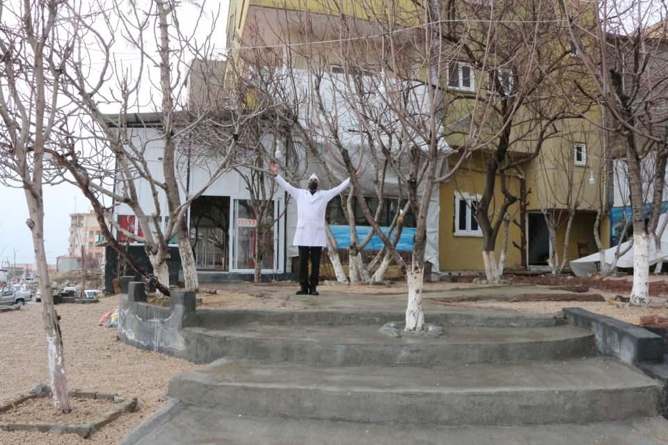 <p>Türkiye’de en az vakaya sahip il olmaktan mutlu olduklarını ve müşterilerini beklediklerini belirten Sedat Zeybek de “Ateş ölçerlerimiz, dezenfektanlarımız, personelimiz hazır. </p>