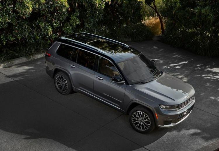 <p>Yeni model L'de önceki nesillerde de kullanılan 3.6 litrelik V6 motora yer verilmiş. Bu motor, 290 beygir güç ile 348 Nm tork üretiyor. 2 tekerden seçiş sistemiyle sunulan araçta 4 teker çekişi opsiyonlar alınabiliyor.</p>