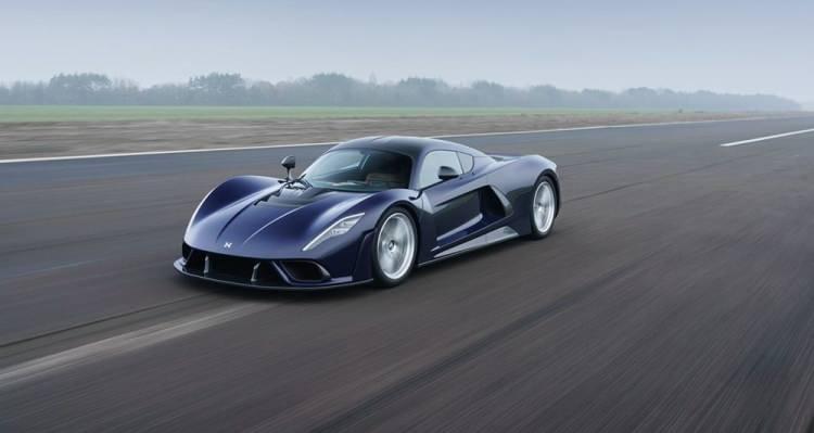 <p>Hennessey, projenin duyurulmasının üstünden 6 yıl geçtikten sonra Venom F5 modelinin üretim versiyonunu tanıttı.</p>
