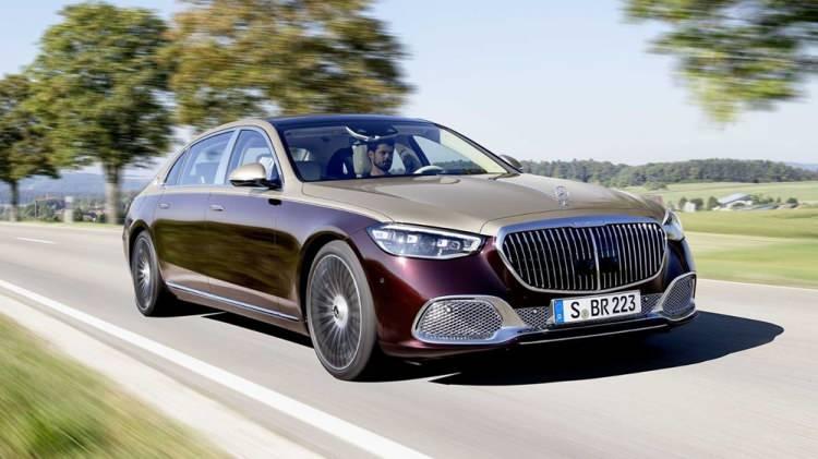 <p>MERCEDES MAYBACH S580'İN ÖRTÜSÜ KALDIRILDI</p>

<p>Uzun süredir casus fotoğrafları gündemde olan amiral gemisi Mercedes-Maybach S580, sonunda ortaya çıktı. </p>

<p>Araç retro tasarımı ve uzun aks aralığı ile dikkat çekiyor. </p>
