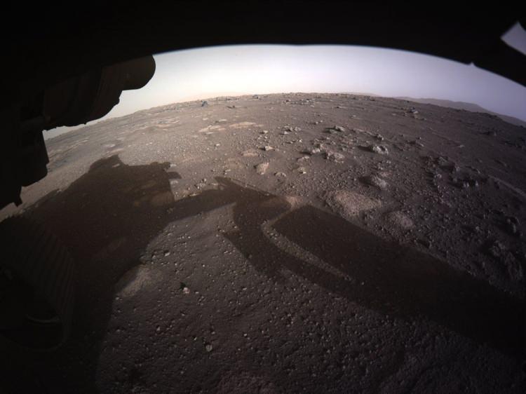<p>MARS'TAN YENİ FOTOĞRAFLAR</p>

<p>NASA'nın sosyal medya hesabından Mars'tan yeni fotoğraflar paylaştı. Fotoğrafla birlikte, "Takımımın yıllarca hayalini kurduğu an, şimdi gerçek. Güçlü şeylere meydan okuyun." mesajı paylaşıldı.</p>

