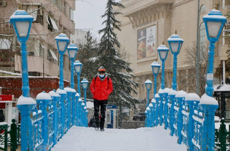 <p><strong>TURUNCU UYARI YAYINLANDI</strong></p>

<p>Meteoroloji 3&rsquo;nc&uuml; B&ouml;lge M&uuml;d&uuml;rl&uuml;ğ&uuml; ise kar yağışının etkili olması beklenen kent geneli i&ccedil;in &lsquo;turuncu uyarı&rsquo; yayınladı.&nbsp;</p>
