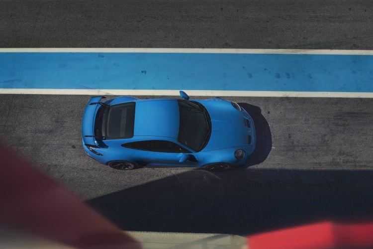 <p>Porsche Exclusive Manufaktur ile yeni 911 GT3 için de açıkta kalan karbon fiberden yapılmış hafifletilmiş tavan gibi özgün seçenekler de sunuluyor. </p>

<p> </p>
