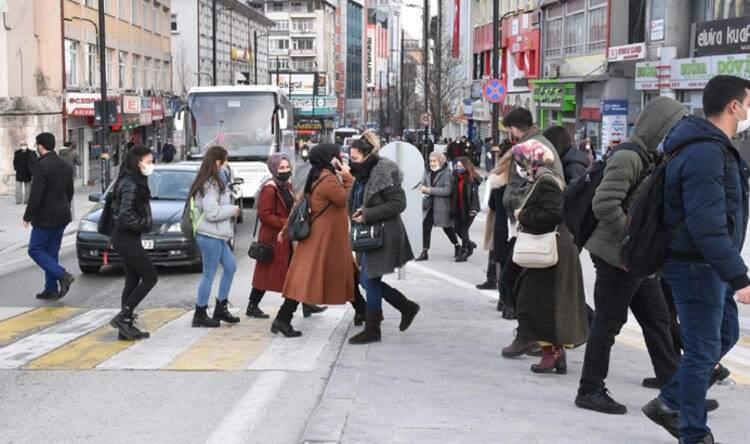 <p>İlçede vakaların sıfırlandığı geçen salı günü Kaymakam Mehmet Bek tarafından açıklanmıştı. Berk, “İlçemizde vaka sayısının sıfırlandığını büyük bir sevinçle söylemek istiyorum” demişti.</p>

<p> </p>
