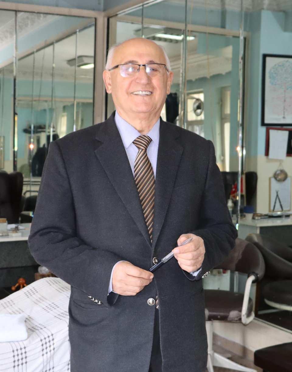 <p>İnsan vücudundaki taşların, az su içme, yanlış beslenme, çok fazla acılı, ekşili ve baharatlı gıdaların tüketilmesinden kaynaklandığını belirten Zan, idrar yolunda oluşan taşın ise idrarın duraklayarak ilermesine neden olduğunu, bu şekilde rahatsızlık verdiğini aktardı.</p>
