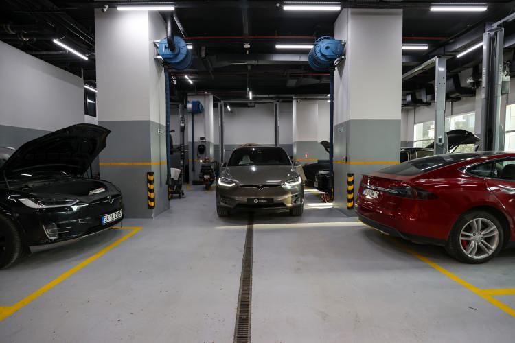 <p>Tunçyürek, bakım ve servis için Türkiye'de yılda yaklaşık 400 elektrikli otomobile hizmet verdiklerini bildirdi.</p>

<p> </p>
