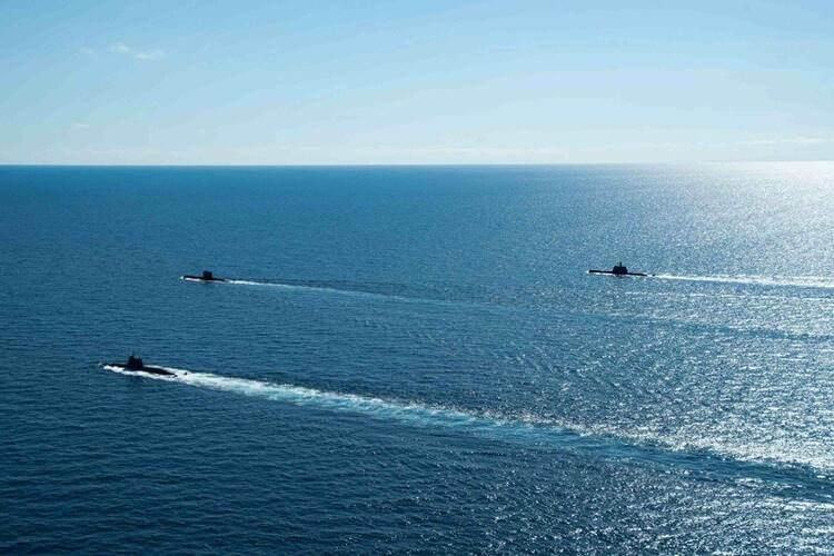 <p>Bu yıl yirmibirincisi yapılan Dynamic Manta tatbikatı 5 Mart'ta sona erecek, gövde gösterisi boyunca savaş gemileri farklı denizaltı savaş operasyonlarını idare etme fırsatına sahip olacak.</p>

<p> </p>

