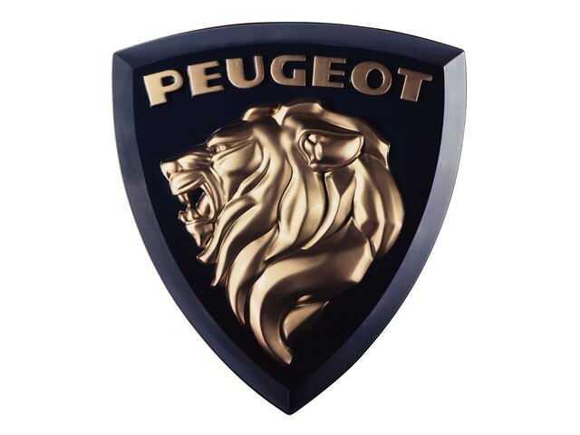 <p><strong>1960 - Aslan tasarımında değişiklik</strong><br />
<br />
Peugeot 404 modelinde, dalgalanan yelesi olan yeni bir aslan ortaya çıktı; tepesinde Peugeot yazısıyla taçlandırıldı ve ızgaranın tam ortasına yerleştirildi.</p>

<p> </p>
