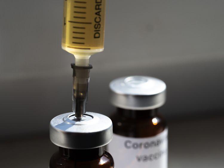 <p><strong>Avrupa Birliği 1,6 milyar doz </strong></p>

<p>Oxford-Astra Zeneca 400 milyon doz</p>

<p>Sanofi-Glaxo Smith Kline 300 milyon doz</p>

<p>Pfizer-BioNtech 300 milyon doz</p>

<p>Moderna 160 milyon doz</p>

<p>Janssen 200 milyon doz</p>

<p>Curevac-Bayer 225 milyon doz</p>
