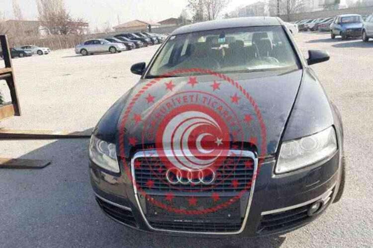 <p>İşte  bakanlığın ilana çıkardığı yeni araçlar...</p>

<p><strong>2006 AUDI A6</strong> model araç Ticaret Bakanlığı'nın internet sitesinde 96 bin liradan satışa çıkarıldı. Aracın ihale bitiş tarihi ise 25.02.2021 olarak belirlendi.</p>

<ul>
</ul>
