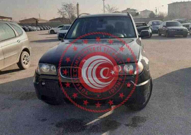 <p><strong>2004 BMW X3 3.0 İ</strong>  model araç Ticaret Bakanlığı'nın internet sitesinde 126 bin liradan satışa çıkarıldı. Aracın ihale bitiş tarihi ise 25.02.2021 olarak belirlendi.</p>

<ul>
</ul>
