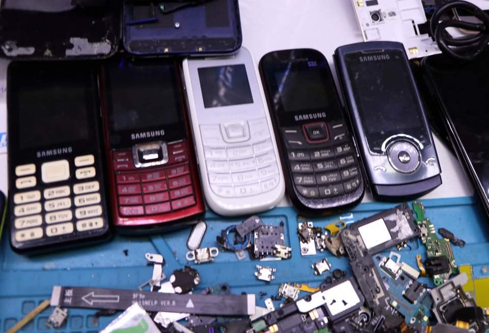 <p>Bu telefonlar nostaljik olduğu için ilgimi çekiyor. Daha az arıza veriyor, bataryası daha uzun gidiyor. Son süreçte nostaljiyi yaşamak adına tuşlu telefon kullanmaya başladım" dedi.</p>