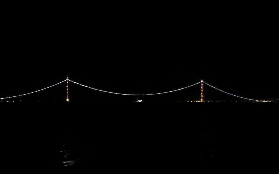 <p>1915 Çanakkale Köprüsü’nün tamamlanmasıyla, Marmara Bölgesi ile Kuzey Ege’yi birbirine bağlayacak. Kınalı- Tekirdağ- Çanakkale- Savaştepe Otoyolu Projesi’nin bitmesiyle de Avrupa’dan Türkiye’nin Güneybatısındaki endüstriyel bölgelere kesintisiz erişim sağlanmış olacak.</p>

<p> </p>
