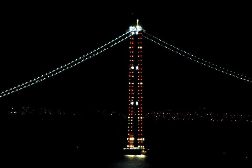 <p><strong>Tarihi İpek Yolu’nun yeniden canlandırması hedefleniyor</strong><br />
<br />
1915 Çanakkale Köprüsü tamamlandığında tarihi İpek Yolu’nun yeniden canlanması hedefleniyor. Proje, tarihi İpek Yolu’nu canlandırarak “Bir Kuşak Bir Yol Projesi” kapsamında, Türkiye'nin öncülük ettiği 'Orta Koridor' girişiminin bir parçası olarak, Pekin’den Londra’ya kesintisiz bir ticaret yolu oluşturma hedefine doğrudan katkı sunacak.<br />
</p>