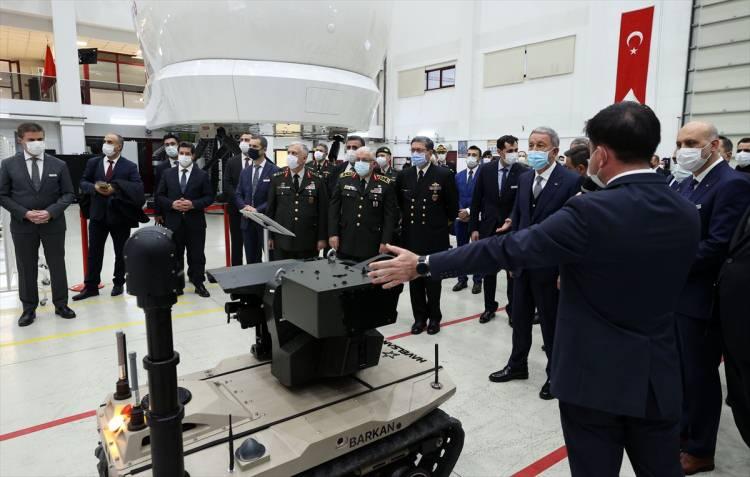 <p><strong>BRİFİNG ALDILAR</strong></p>
<p>Havelsana gelişinde Yönetim Kurulu Başkanı Mustafa Şeker, Genel Müdür Mehmet Akif Nacar ve yönetim kurulu üyeleri tarafından karşılanan Akar, tamamlanan ve devam eden projelere ilişkin brifing aldı.</p>