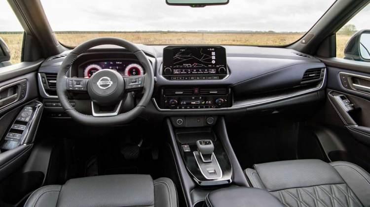 <p>Qashqai’nin en büyük yeniliği ise e-Power adı verilen hibrit sistem. 190 beygir güç ve 330 Nm tork üreten bir elektrik motoru tekerleklere güç veriyor. 1.5 litrelik değişken sıkıştırma oranına sahip benzinli motor ise bataryaların doldurulması için jeneratör görevi görüyor.  </p>
