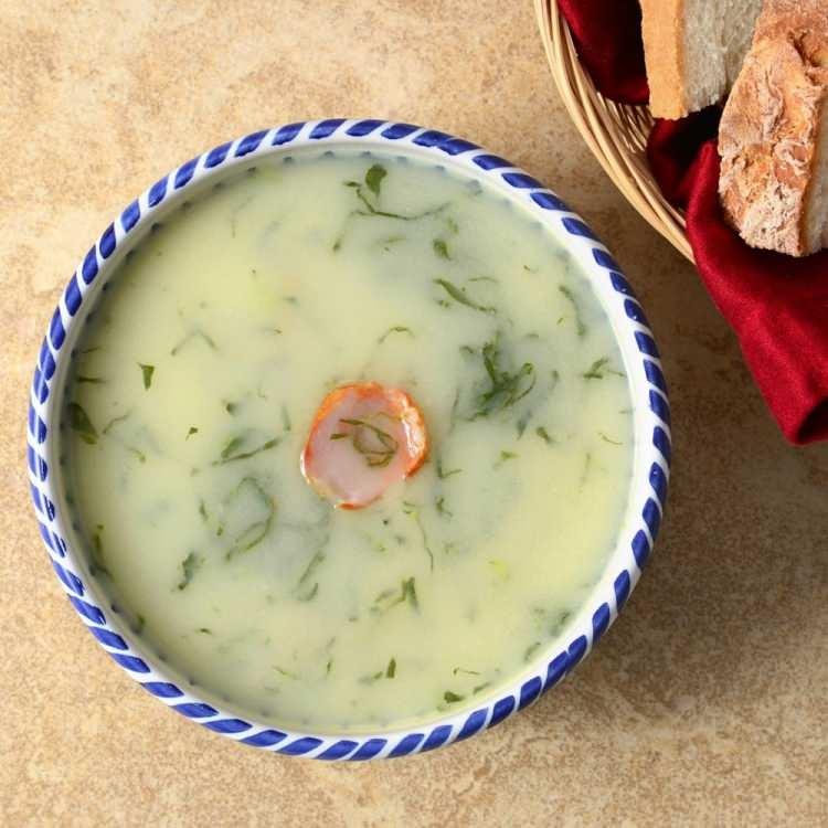 <p><strong>Caldo verde, Portekiz</strong></p>

<p> </p>
