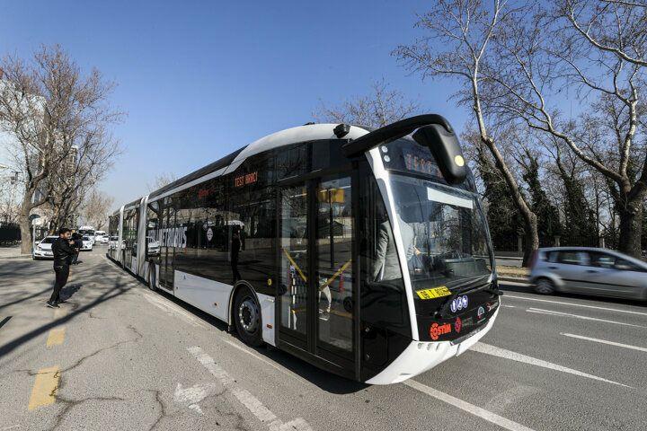 <p>Törende, Bozankaya'nın ürettiği yüzde 100 elektrikli ve yerli metrobüs aracının tanıtımı yapıldı</p>
