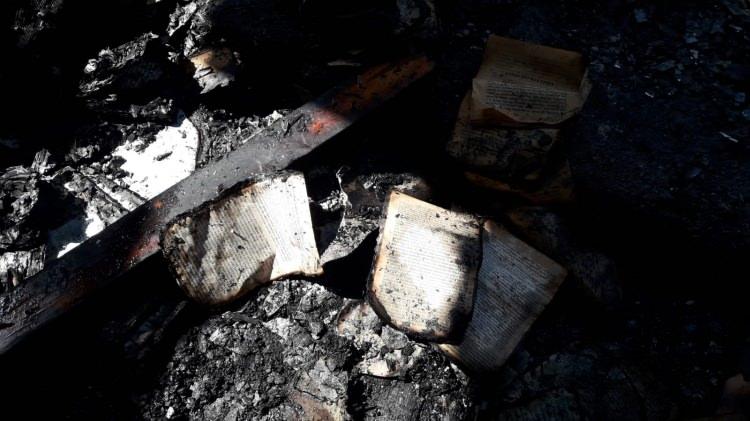 <p> Ardından bağlantıları yaptıktan sonra kontrol ederken alev aldı. Kafamdan hafif şekilde yaralandım. Evde yalnızdım kimsem yok benim” dedi.</p>
