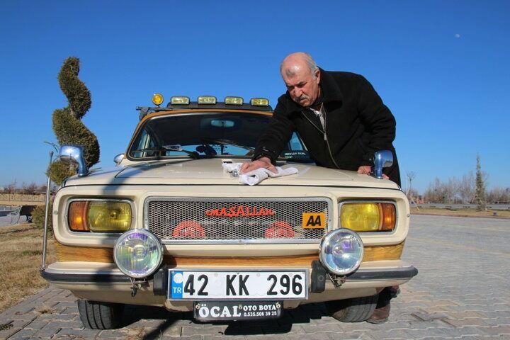 <p>İlkokuldan bu yana sanayide oto boyacılığı yapan Mevl&uuml;t &Ouml;cal, &ccedil;ocukluk yıllarında bakımını yaptığı klasik otomobillere ilgi duymaya başladı. &Ouml;cal, bu ilginin artmasıyla ilerleyen zamanlarda 7 farklı Amerikan model klasik aracın sahibi oldu.</p>
