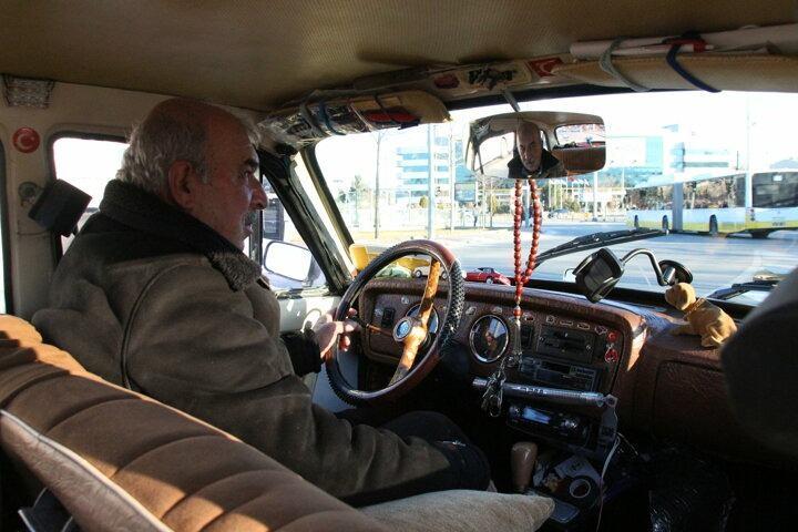 <p>Amerikan model klasik ara&ccedil;lardan sonra satın aldığı ve 8 yıldır kullandığı "Anadol"una &ouml;zenle bakan &Ouml;cal yaptığı a&ccedil;ıklamada klasik araba tutkunu birisi olarak Anadol'a &ouml;zel bir ilgisinin olduğunu s&ouml;yledi.</p>
