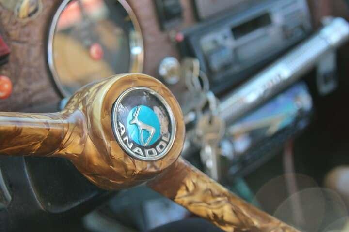 <p>&Ouml;cal, yeni model ara&ccedil;lara binmek istemediğini, klasik otomobilleri daha &ccedil;ok sevdiğini vurguladı.</p>
