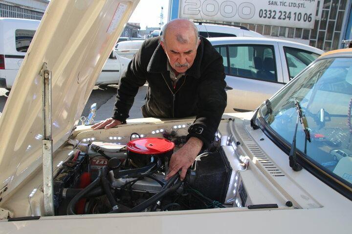 <p>Tanıdıklar d&uuml;ğ&uuml;nlerinde gelin arabası olarak ya da s&uuml;nnet d&uuml;ğ&uuml;nlerinde kullanmak istiyor. Bunlar birer hatıra olarak kalıyor, ayrı bir mutluluk veriyor. Sahil b&ouml;lgelerine tatile gittiğim zaman insanların Anadol'a bakması hoşuma gidiyor. Milletin dikkatini &ccedil;ekiyor. &Ccedil;ocuklardan ayrı bir evladımız da bu oldu, buna kıyamıyoruz, g&ouml;z&uuml;m&uuml;z gibi de baktık."</p>
