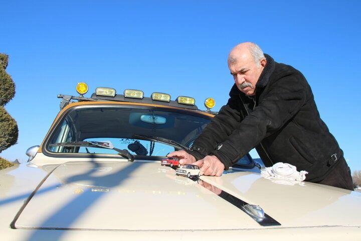 <p>Mevl&uuml;t &Ouml;cal, satışına 28 Şubat 1967'de başlanan Anadol marka otomobili gururla kullandığını s&ouml;zlerine ekledi.</p>
