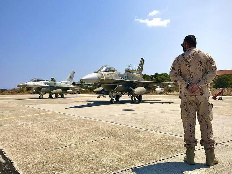 <p>Libya'dan Suriye'ye her yerde Türkiye'nin karşısına çıkan Birleşik Arap Emirlikleri, Yunanistan'la tatbikatlar yapıp Doğu Akdeniz krizinin zirveye çıktığı yaz mevsiminde Girit Adası'ndaki Suda Üssü'ne savaş uçakları göndermişti. Yunanistan'la Doğu Akdeniz'de aynı safta bulunan Mısır, Atina yönetimiyle deniz yetki alanları anlaşması imzaladı. İki ülke son bir yılda birlikte birçok tatbikat gerçekleştirdi, tatbikatlara Güney Kıbrıs, Birleşik Arap Emirlikleri ve Fransa da katıldı.</p>

<ul>
</ul>
