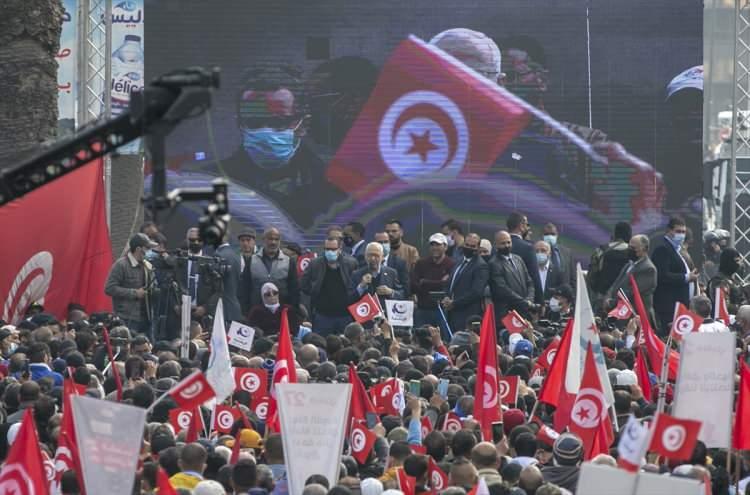 <p><strong>Tunus'ta Cumhurbaşkanı ile Başbakan arasındaki "kabine revizyonu krizi"</strong></p>

<p>Ülkedeki "kabine revizyonu krizi" Başbakan Meşişi'nin 16 Ocak'ta 25 bakandan 11'inde değişikliğe gittiğini açıklamasıyla başladı.</p>
