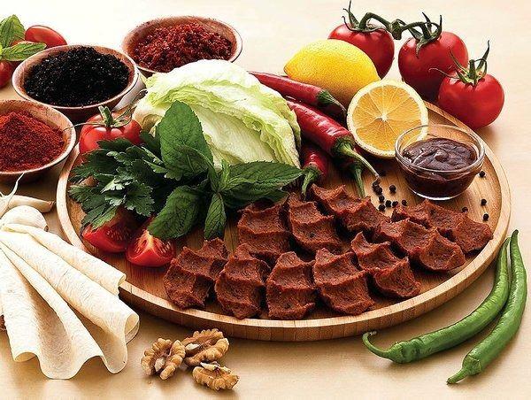 <p><span style="color:#800080"><strong>ÇİĞ KÖFTE: Türkiye sokaklarında unutulmaz bir ziyafet.</strong></span></p>
<p> </p>