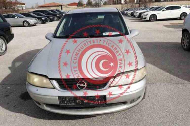 <p><strong>1999 OPEL VECTRA</strong> model araç Ticaret Bakanlığı'nın internet sitesinde 34 bin liradan satışa çıkarıldı. Aracın ihale bitiş tarihi ise 25.02.2021 olarak belirlendi.</p>

<ul>
</ul>
