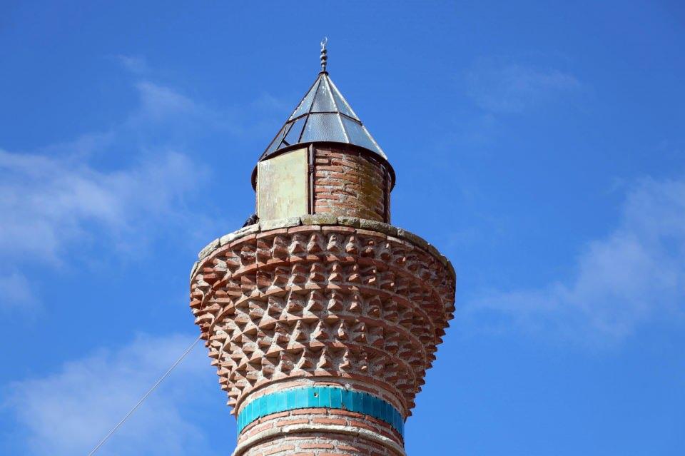 <p>Mahallede yaşayan Ethem Aktepe (54), minarenin tek bir tuğlasının dahi düşmediğini ifade ederek, "En kısa sürede restore edilerek, turizme kazandırılmasını istiyoruz" dedi.</p>

<p> </p>
