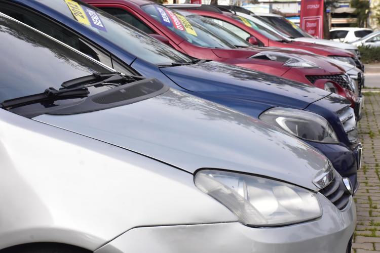 <p>ODD’nin verilerine göre şubat ayı otomobil ve hafif ticari araç pazarı bir önceki yılın aynı ayına göre yüzde 24,2 artarak 58 bin 504 adet oldu.</p>
